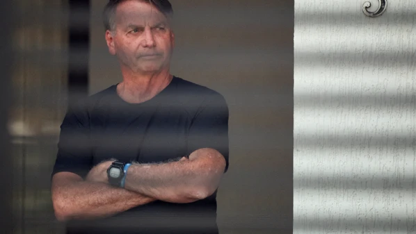 Ministro do STF também determinou que ex-presidente passe por consulta com junta médica