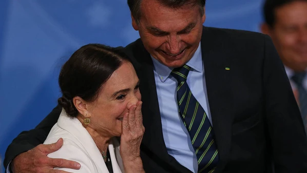 Atriz e ex-secretária de Cultura compartilha vídeo em defesa do ex-presidente após decisão da Justiça