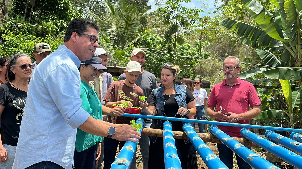 Deputado Marcelo Santos (União), presidente da Ales, em evento de entrega das mudas