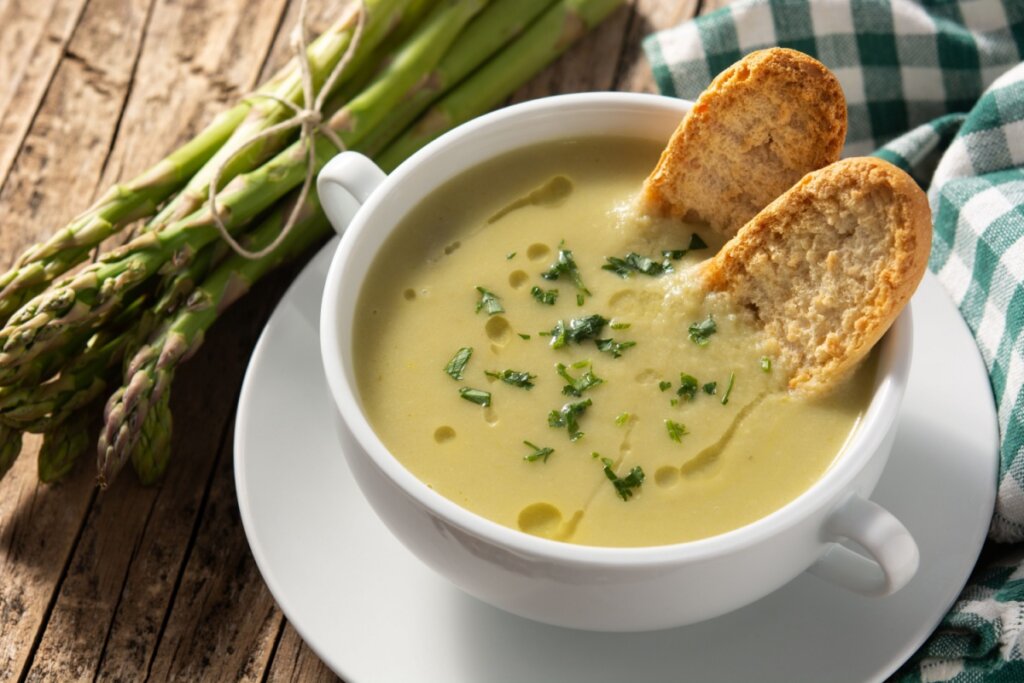 Creme de aspargo (Imagem: etorres | Shutterstock)