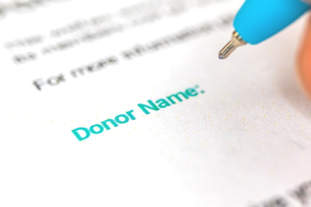 É fundamental comunicar à família o desejo de doar órgãos (Imagem: FellowNeko | Shutterstock)