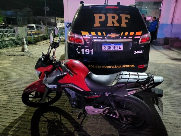 PRF recupera duas motos clonadas em menos de sete horas na BR 101 do ES