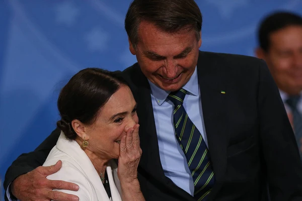 Regina Duarte já tinha classificado a prisão domiciliar de Bolsonaro com 'lamentável'