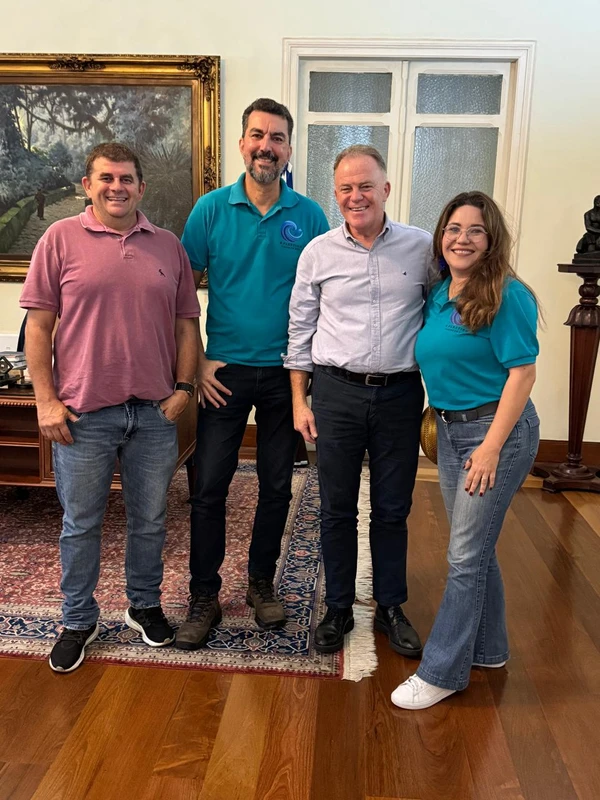 Secundo Rezende, Emerson Cabral, o governador Renato Casagrande e Flávia Delgado 