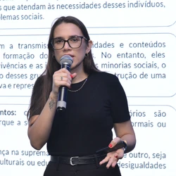 Em aulão promovido por A Gazeta, professora detalhou se os candidatos podem ou não usar os famosos modelos pré-prontos de texto no exame