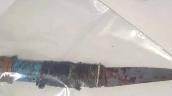 Vítima, de 51 anos, chegou a ser socorrida, mas não resistiu ao ferimento; suspeito, de 31 anos, foi preso em flagrante após confessar o crime