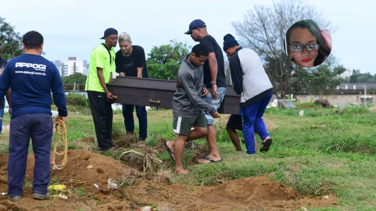 Enterro de Maria Aparecida Moreira de Souza, que morreu após ter corpo queimado em casa