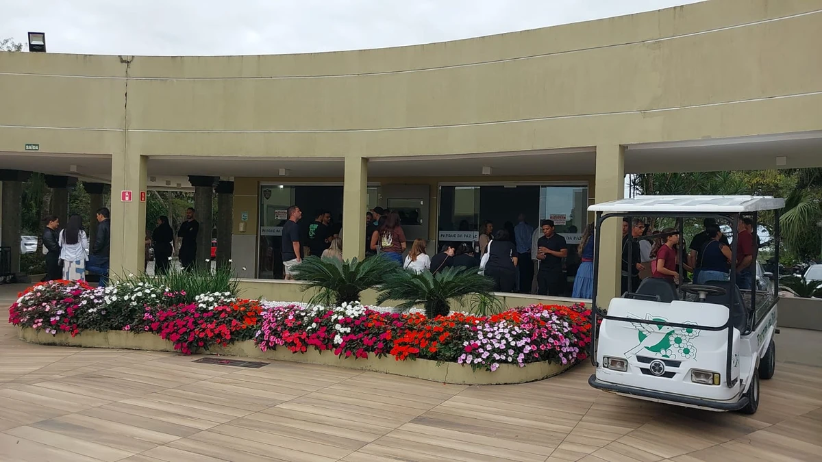 Velório de Fellyppe Gabryel Tofanin Brito, motociclista morto na Segunda Ponte