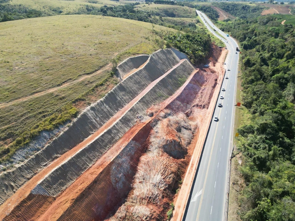 Km 246 da BR 101, na Serra, será totalmente interditado para corte de rochas