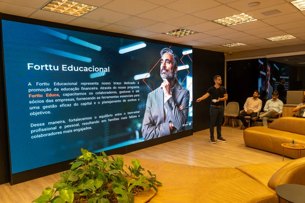 O programa Forttu Educa tem como missão levar educação financeira de alta qualidade para empresas e seus colaboradores.