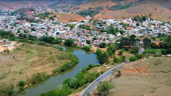 O investigado pode responder pelo crime previsto no artigo 289 do Código Penal, com pena de três a 12 anos de prisão