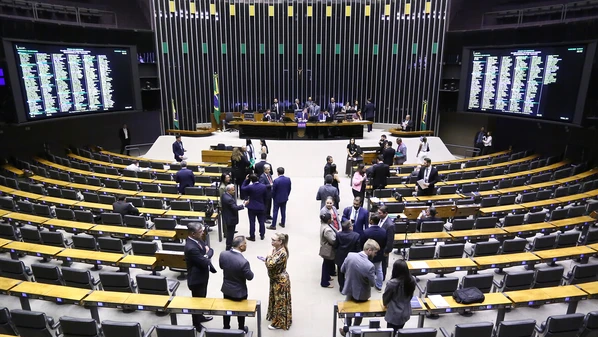 Casa aprovou retirada de pauta no último dia de vigência da medida; derrubada do texto gera impasse de R$ 35 bilhões em Orçamento de 2026, ano eleitoral