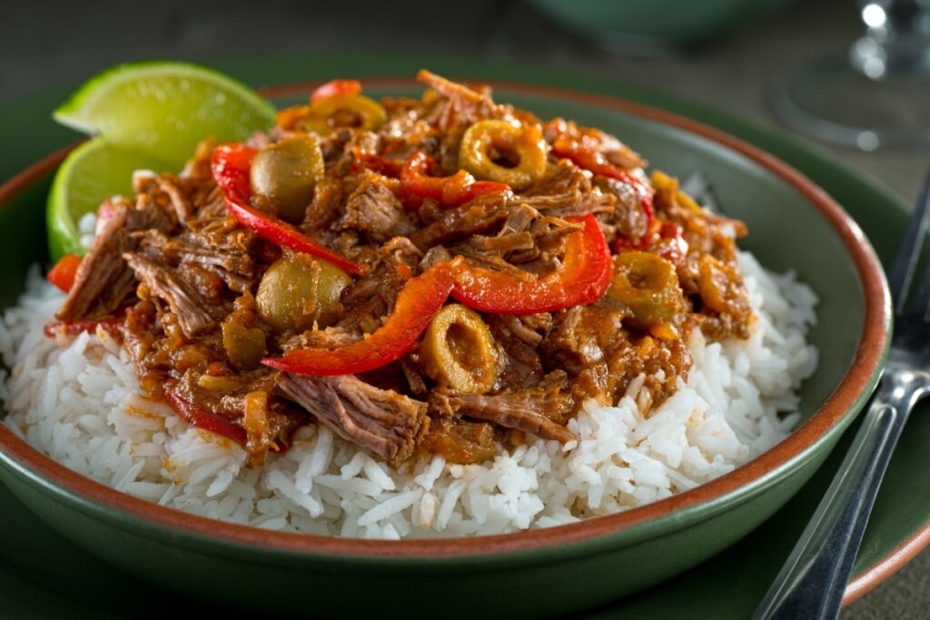 Ropa vieja cubana de fraldinha (Imagem: Foodio | Shutterstock)