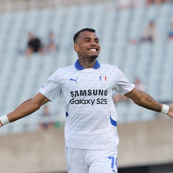Matheus Serafim chega a doze participações em gols pelo Suwon Bluewings