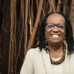 Escritora e ativista é referência do feminismo negro no Brasil