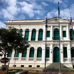 Benefício também será concedido para outros profissionais da Educação; servidores das demais áreas vão ter um tíquete-alimentação extra de R$ 1 mil