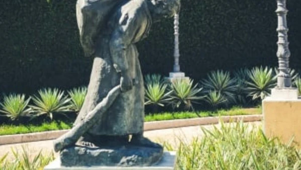 Quem não é da região ou não ouviu dos mais velhos histórias sobre ela provavelmente afoga-se em dúvidas básicas que não circundam monumentos de ditadores, médicos e heróis de apenas uma parcela da história