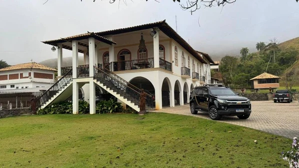 Investigação aponta que servidores públicos praticavam atos favoráveis às empresas da organização em troca de vantagens indevidas