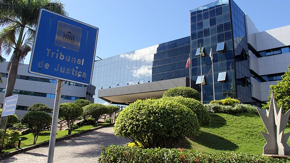 Janete Vargas Simões assumiu a presidência da Corte, mas outro colega coprotagonizou a cerimônia