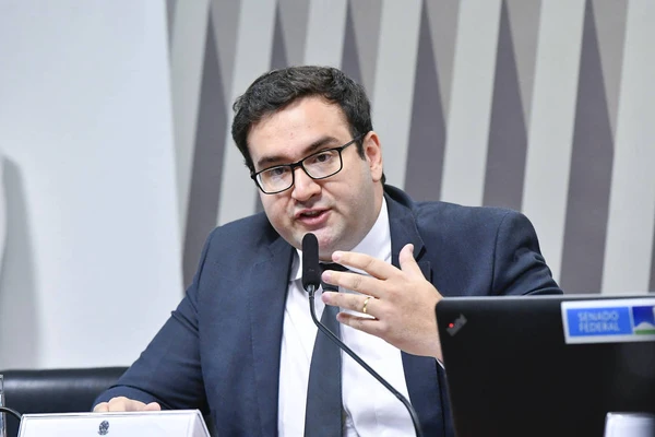 Caio Trivellato, diretor da Agência Nacional de Mineração, durante sabatina na comissão de Serviços de Infraestrutura do Senado