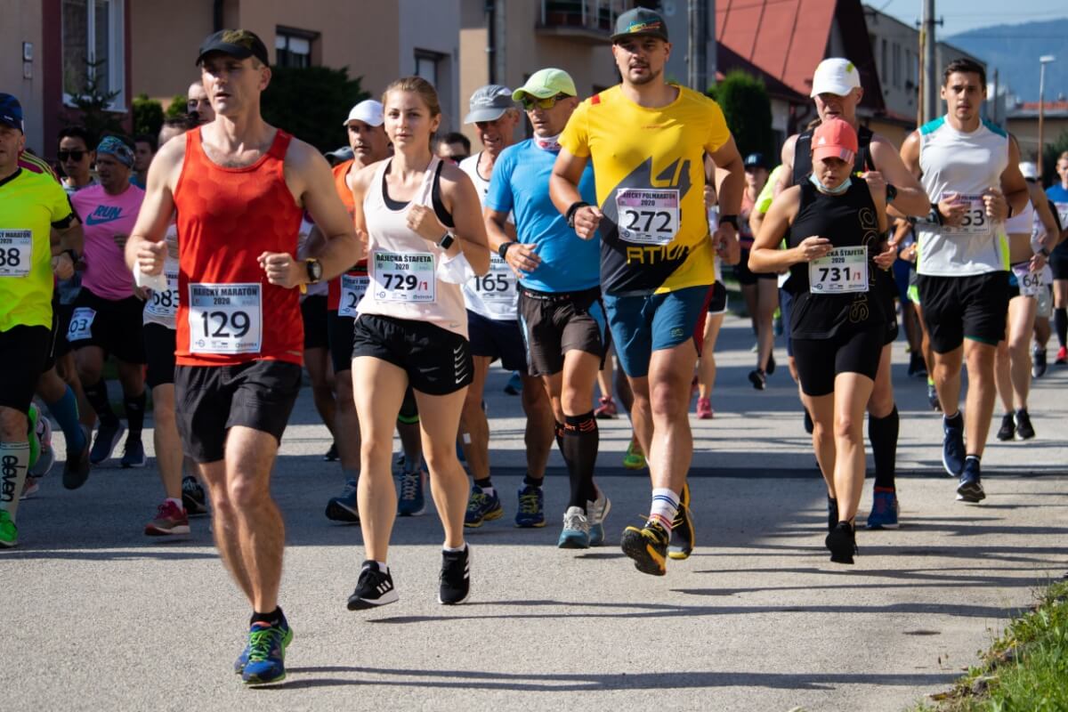 A preparação para uma maratona ou meia-maratona exige disciplina, organização e cuidados com o corpo e a mente (Imagem: Baggio na cestach | Shutterstock)