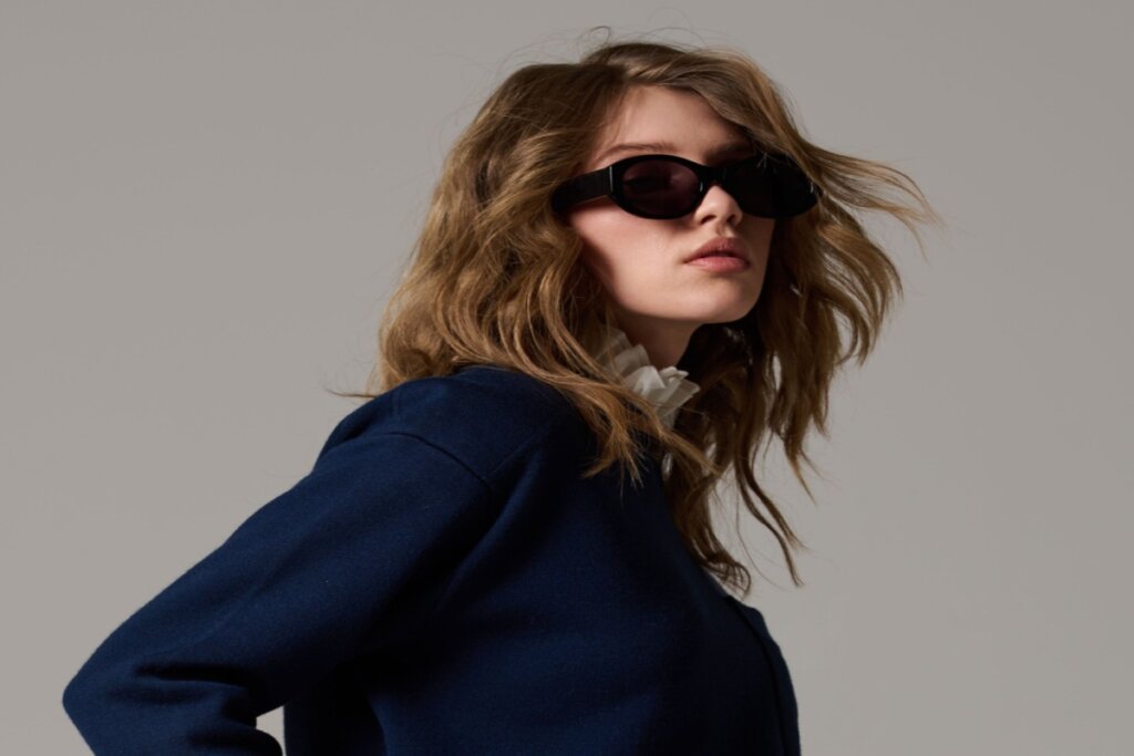 O corte em camadas cria movimento e textura (Imagem: Street style photo | Shutterstock)