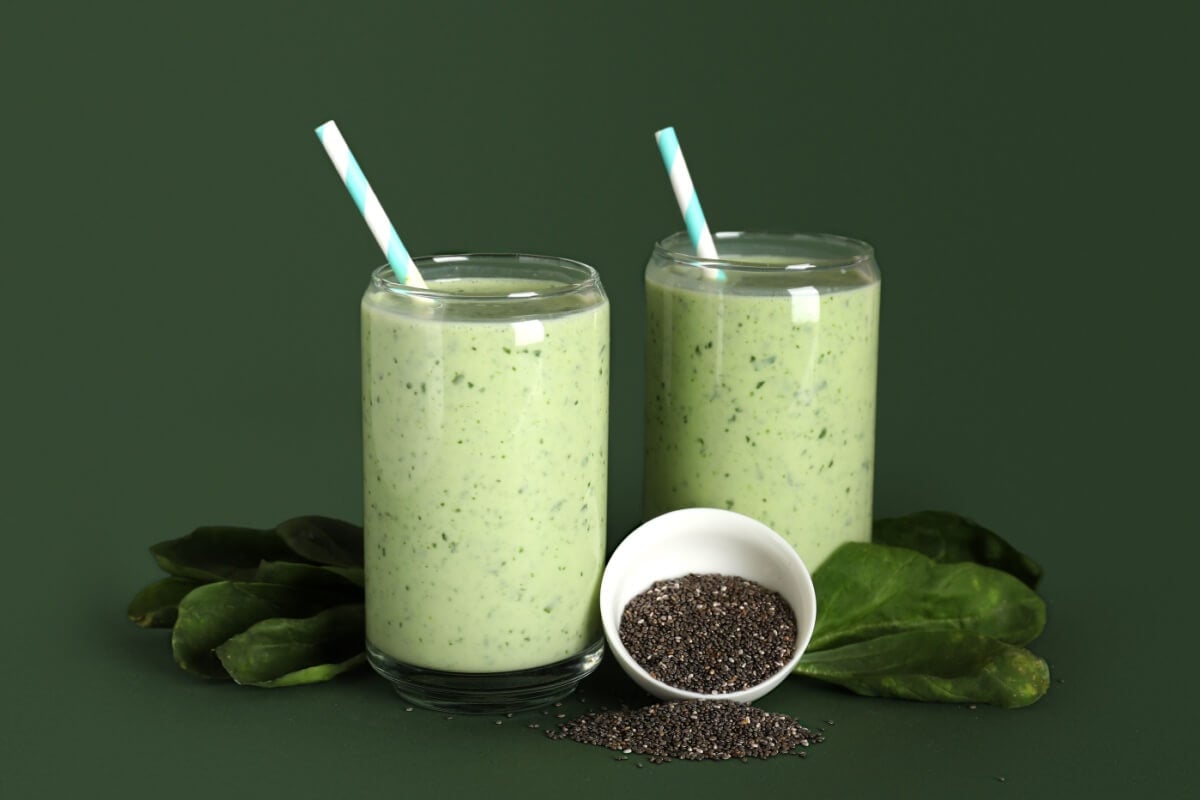 Vitamina de espinafre com chia (Imagem: Pixel-Shot | Shutterstock) 