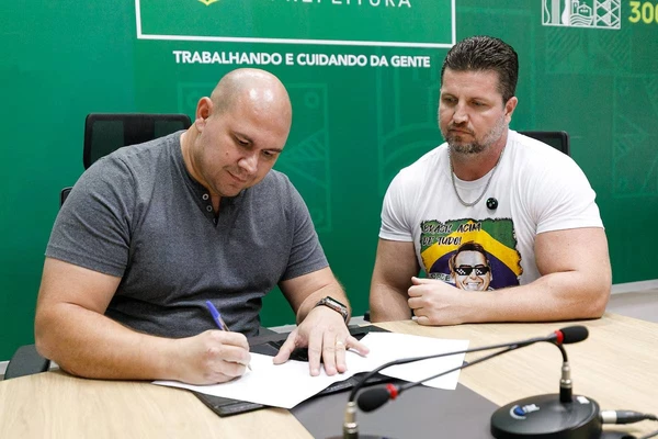 Projeto é de autoria do vereador Rafael Ranalli (à direita) e foi snacionado pelo prefeito Abilio Brunini