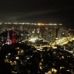 As luzes coloridas mudam de cor e chamam a atenção de diferentes pontos da Capital; nova iluminação foi apresentada nesta quinta (18)