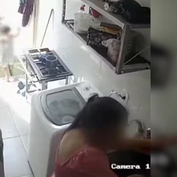 A mãe trabalha na unidade e a filha é aluna; menina teve queimaduras de primeiro e segundo graus