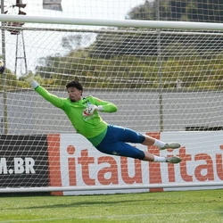 Recém-transferido do Flamengo para o Vitória de Guimarães-POR, jogador está na lista de Ramon Menezes