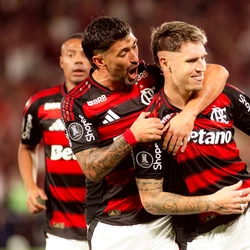 Rubro-Negro fez 2 a 0 no primeiro tempo, mas teve expulsão polêmica e flertou com o empate no final da partida