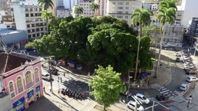Praça Costa Pereira, no Centro de Vitória, vista do terraço do SESC Glória