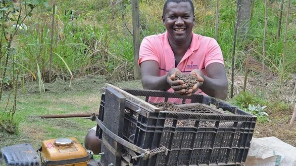 Produtor rural, que conquistou três prêmios em feira internacional de inovação, desenvolveu um peneirador que tem capacidade para limpar 420 kg de café por hora