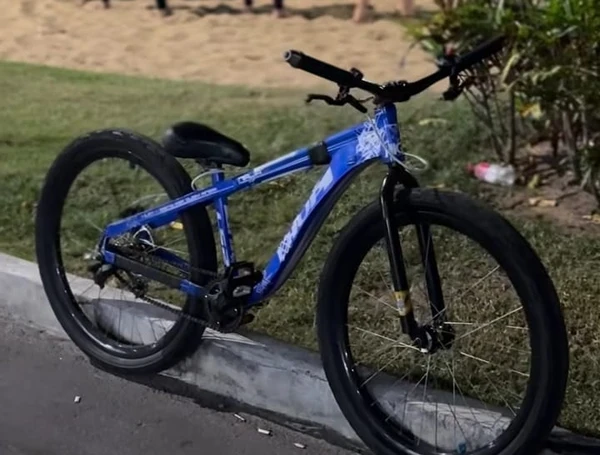 Segundo a família, a bicicleta é avaliada em mais de R$ 4 mil.