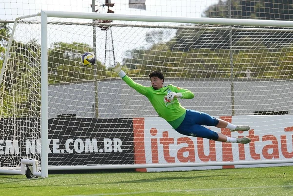 Lucas Furtado em treino pela Seleção Brasileira sub-20