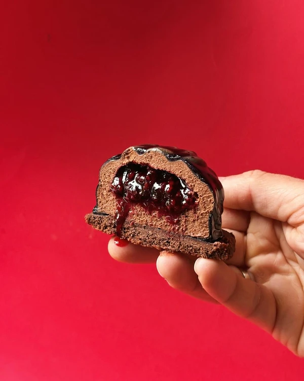 Entremet Floresta Negra (R$ 42) Foto por Charles Bringer