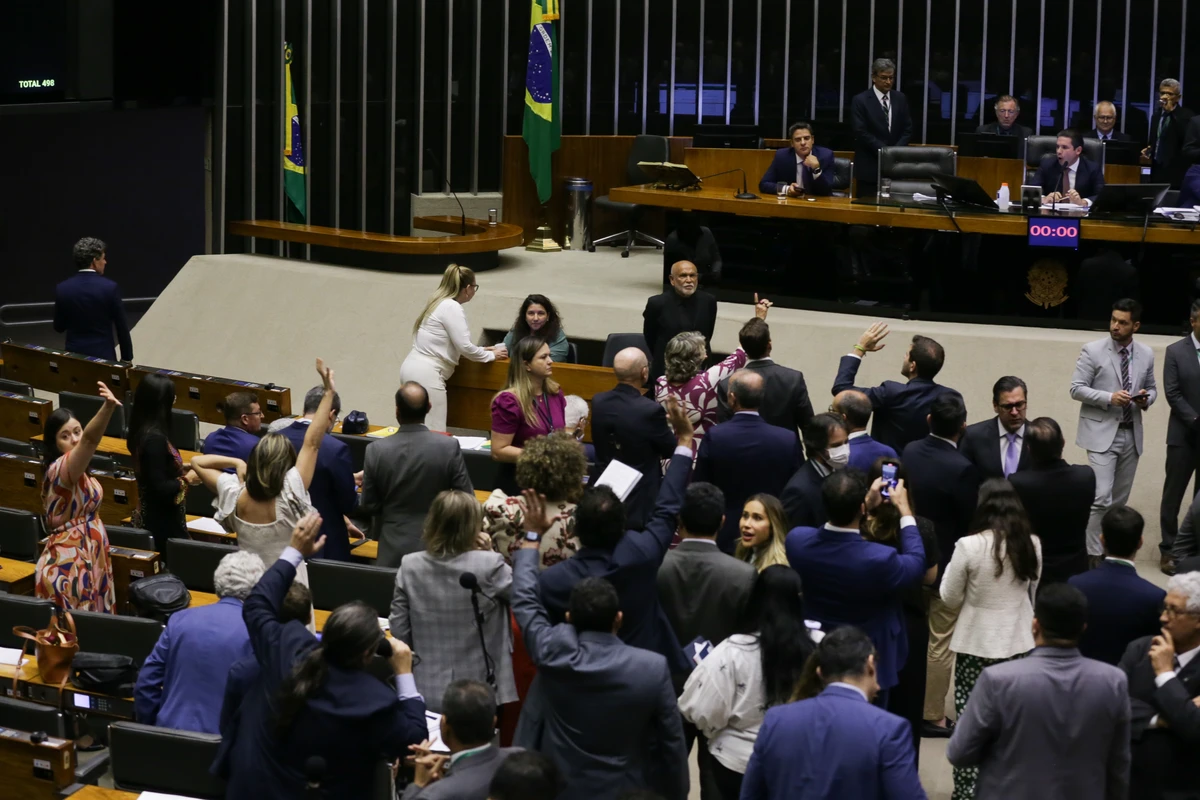 Plenário da Câmera dos Deputados durante votação da PEC da Blindagem
