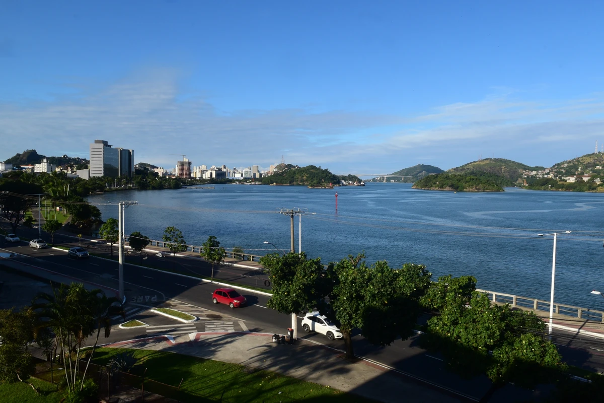 Entrada da Bahia de VItória vista do terraço da antiga sede do Saldanha da Gama por Carlos Alberto Silva