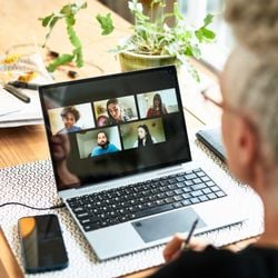 A BBC News Brasil testou plataformas que prometem fazer o monitoramento de funcionários em regime de trabalho remoto