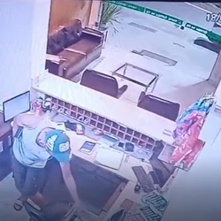 Alessandro Altoé Barbosa rendeu funcionário da recepção e levou R$ 416; suspeito foi preso pela Polícia Militar e autuado em flagrante