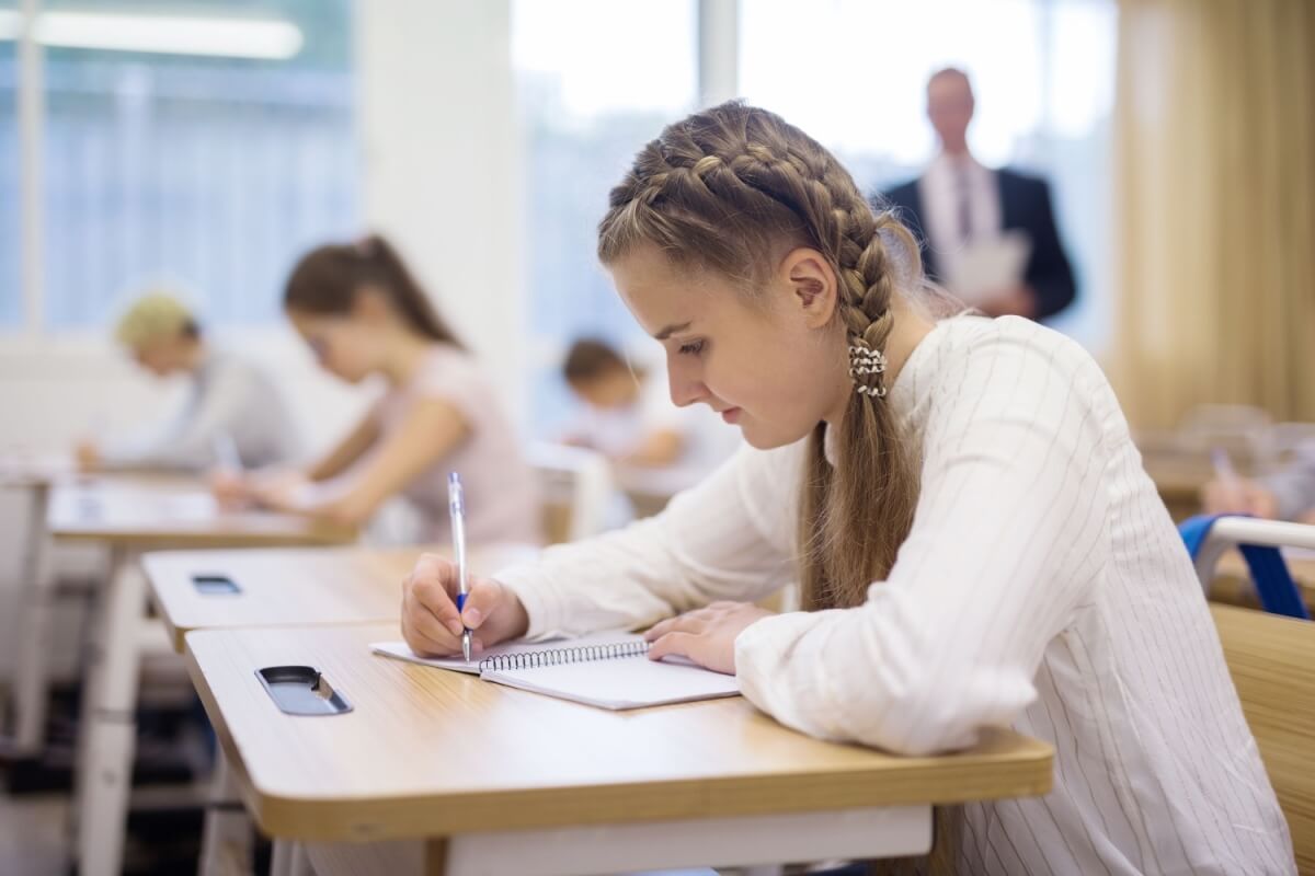 O pensamento computacional pode ajudar candidatos do Enem a estruturar ideias com mais clareza e lógica na redação (Imagem: BearFotos  | Shutterstock)