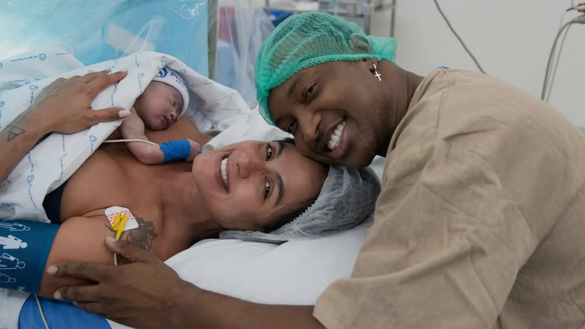 Ex-BBB e cantor agora são pais do pequeno Bento