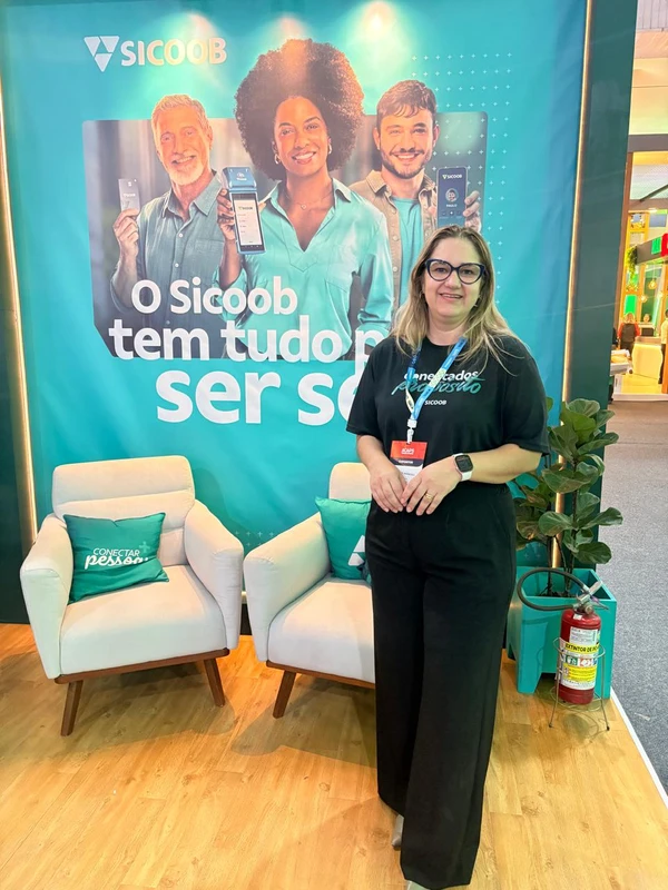 Gerente regional do Sicoob, Shirley Andressa Zamprogno