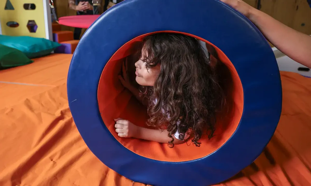 Governo federal estima que 1% da população brasileira viva com TEA