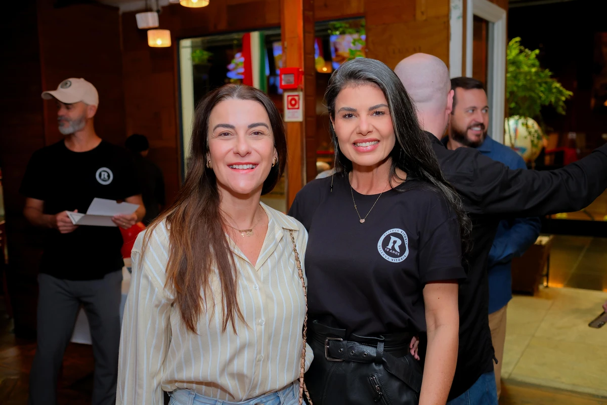 Juliana Almeida, diretora comercial de franquias, e Carol Lobato