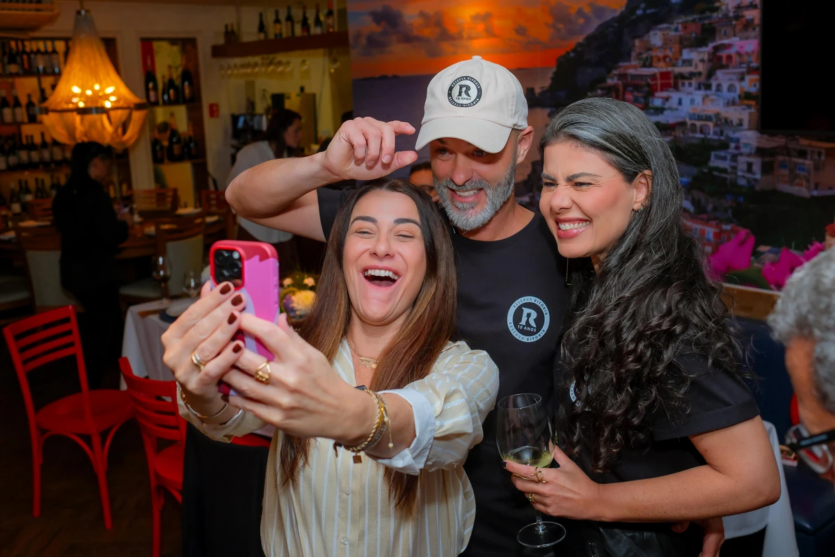 Juliana Almeida, diretora comercial de franquias, Ricardo e Carol Lobato