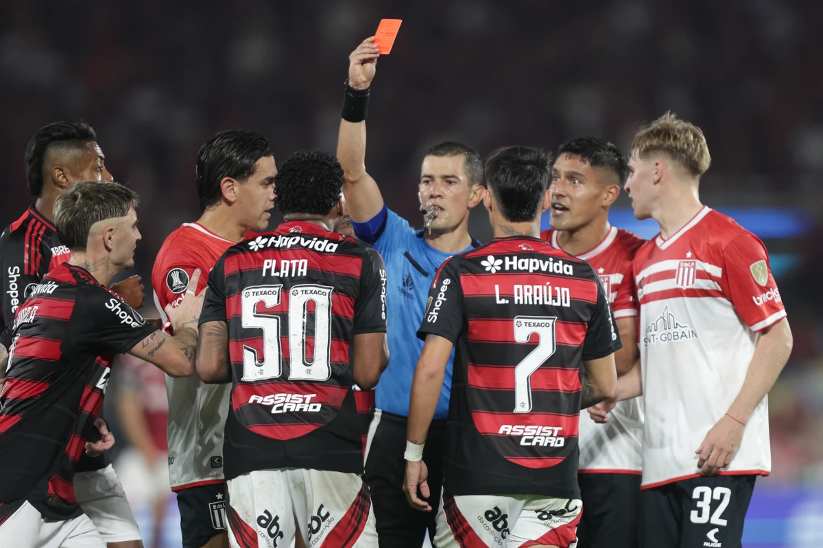 O árbitro colombiano Andrés Rojas expulsou o atacante Gonzalo Plata 