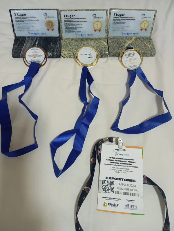 Os troféus e medalhas conquistados por Anatalício em Foz: dois primeiros lugares e um terceiro