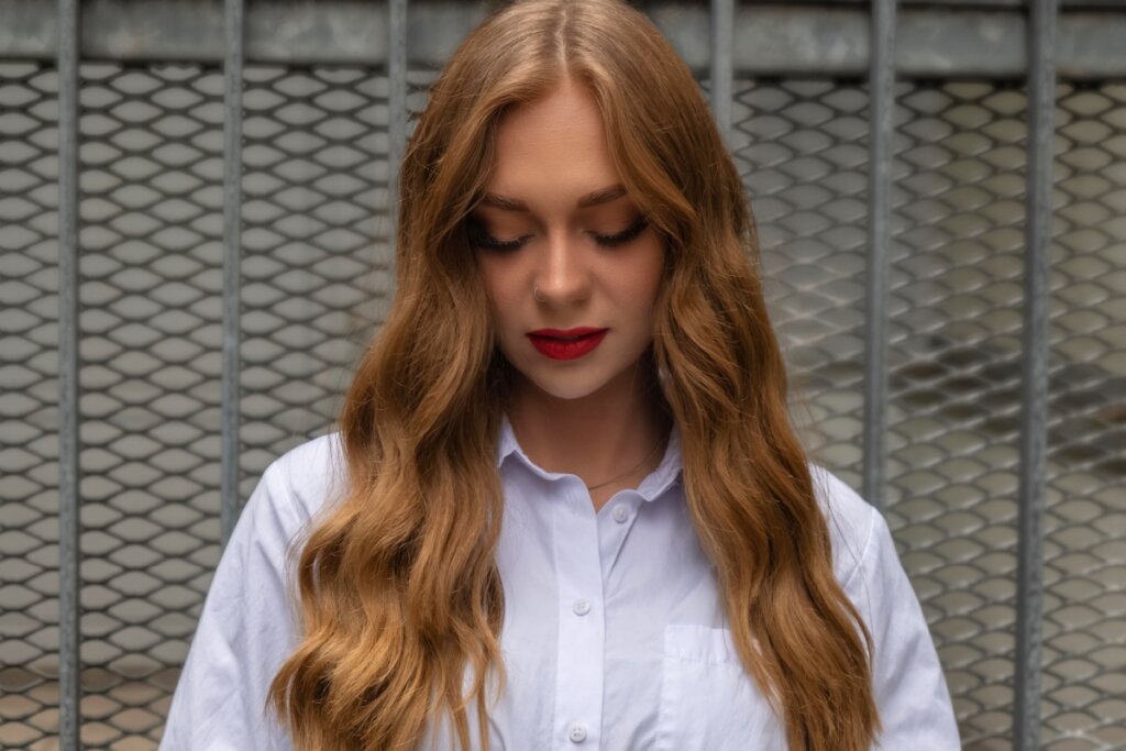 O ruivo claro acobreado cria um efeito de luminosidade delicada (Imagem: Herzstaub | Shutterstock)